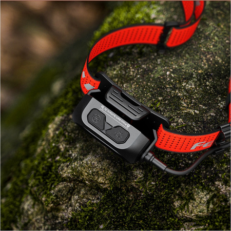 Latarka czołowa Fenix HP12R-T czerwona